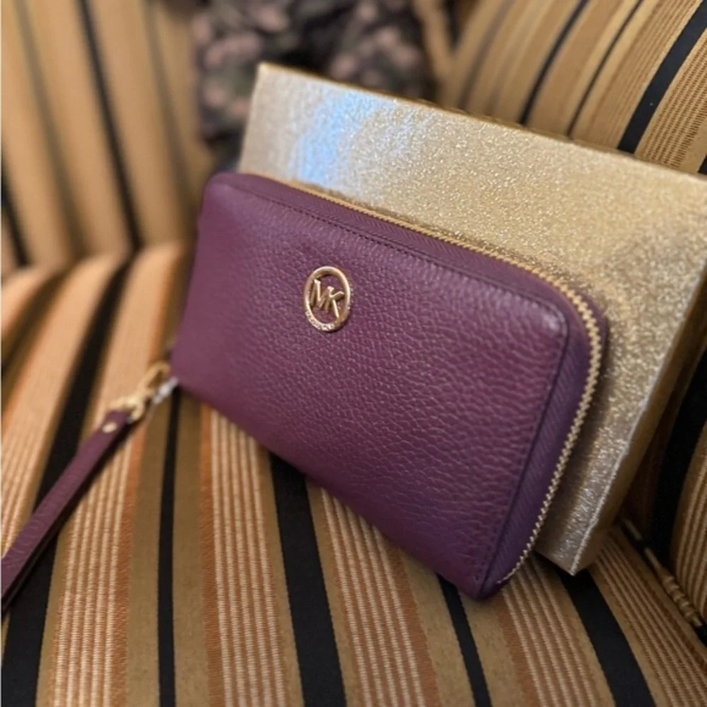 Valentines 💝 Michael kors fulton large wallet phone case leather